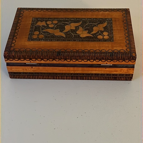 Polish Handcarved Wooden Box - Picture 3 of 8